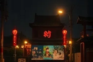 《潮汐图书馆》旧馆搬迁前书架长廊场景