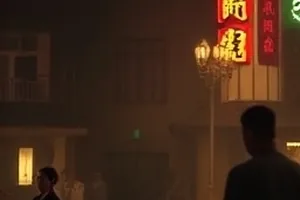 《苔痕》老宅墙根青苔与斑驳砖缝